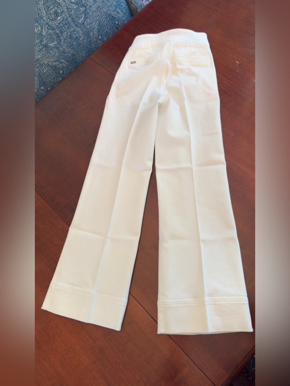 Alice + Olivia Narin Flared Women Pants
Size 24 - Picture 4 of 9